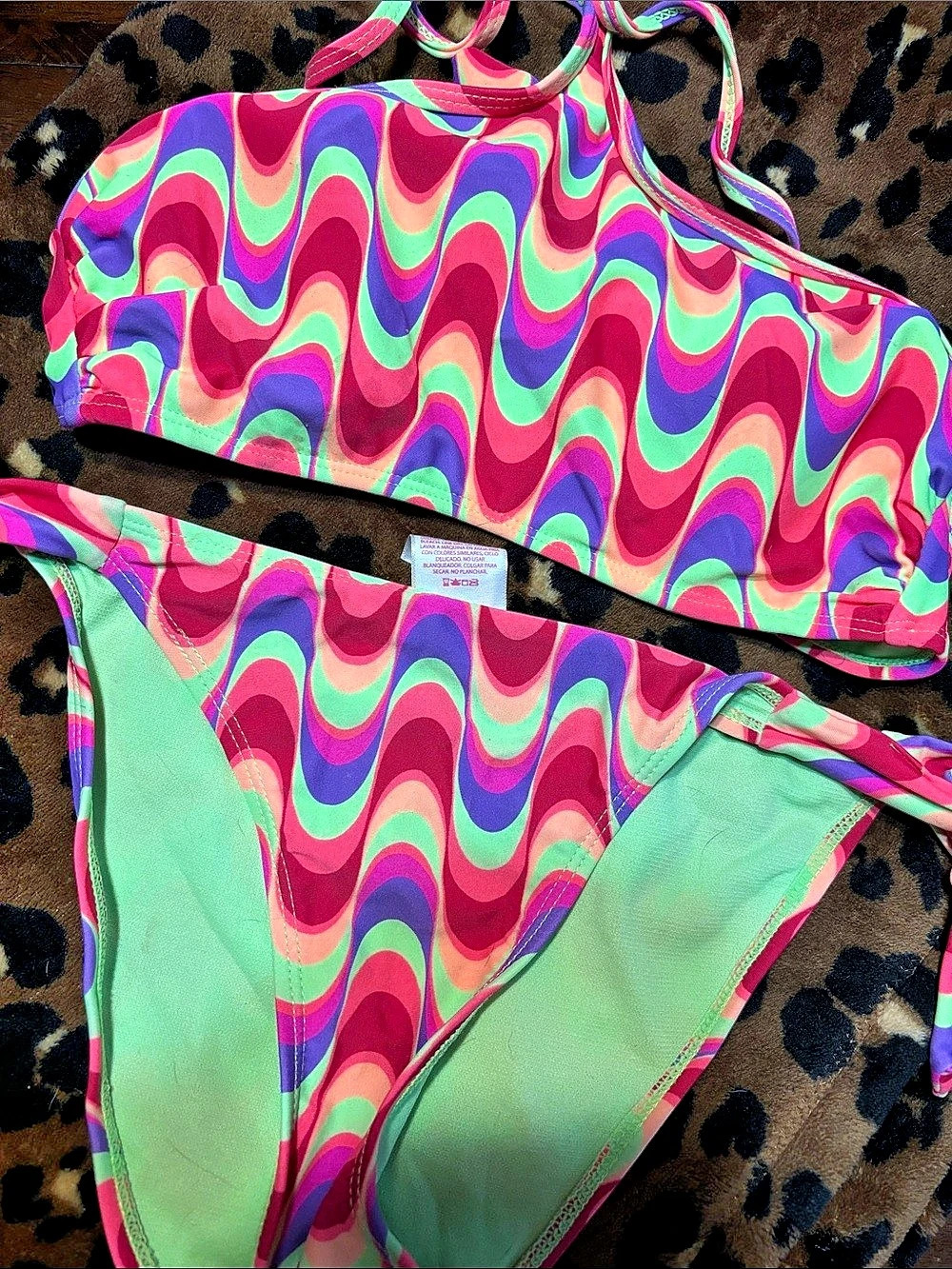 No Boundaries Abstract Bikini Set in Green & Pink Size Small Like New